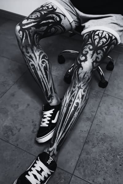 tatouage gothique jambe homme